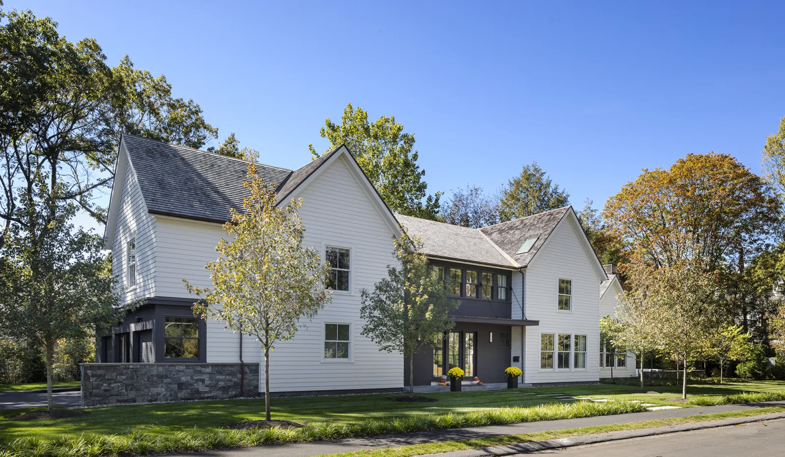 new_custom_house-wellesley-ma-gl-ext3.jpg